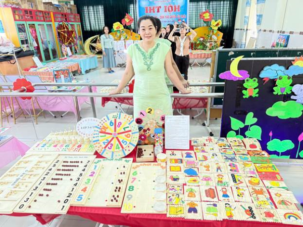 TRƯỜNG MẦM NON VĨNH HIỆP TỔ CHỨC HỘI THI LÀM ĐỒ DÙNG DẠY HỌC- ĐỒ CHƠI TỰ TẠO NĂM HỌC 2025- 2026